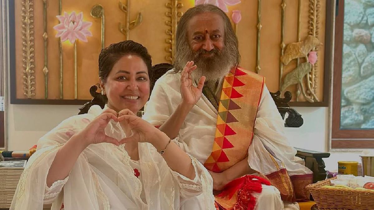 हिना खान ने  बेहिचक श्री श्री रविशंकर से पूछ लिया ऐसा पर्सनल सवाल, फिर आध्यात्मिक गुरु के जवाब ने किया हैरान
