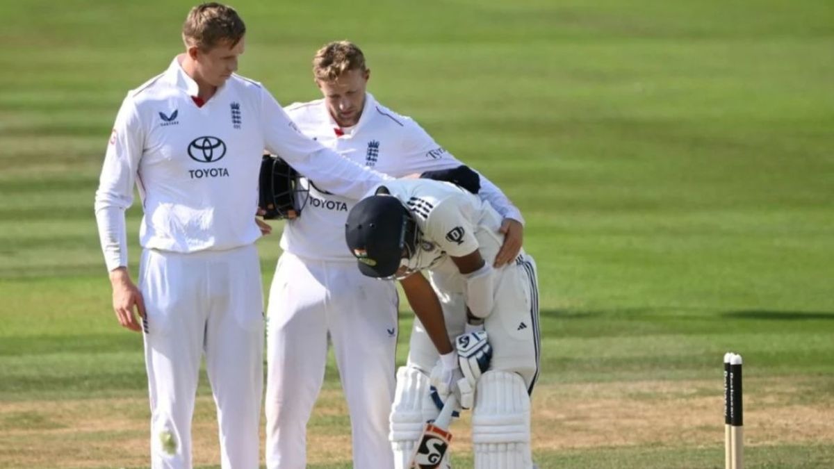 Sport : IND vs ENG: भारत के हारते ही इमोशनल होकर क्रीज पर बैठ गए मोहम्मद सिराज, फिर जो रूट-क्राउली ने ऐसे जीता दिल, देखें . #INA