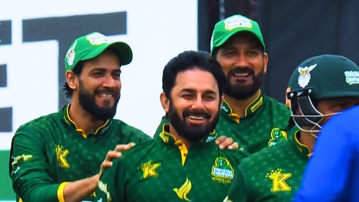 Sport : Pakistan: पाकिस्तान ने लीजेंड्स लीग में किया सरप्राइज, ऑस्ट्रेलिया को हराकर सेमीफाइनल में बनाई जगह #INA