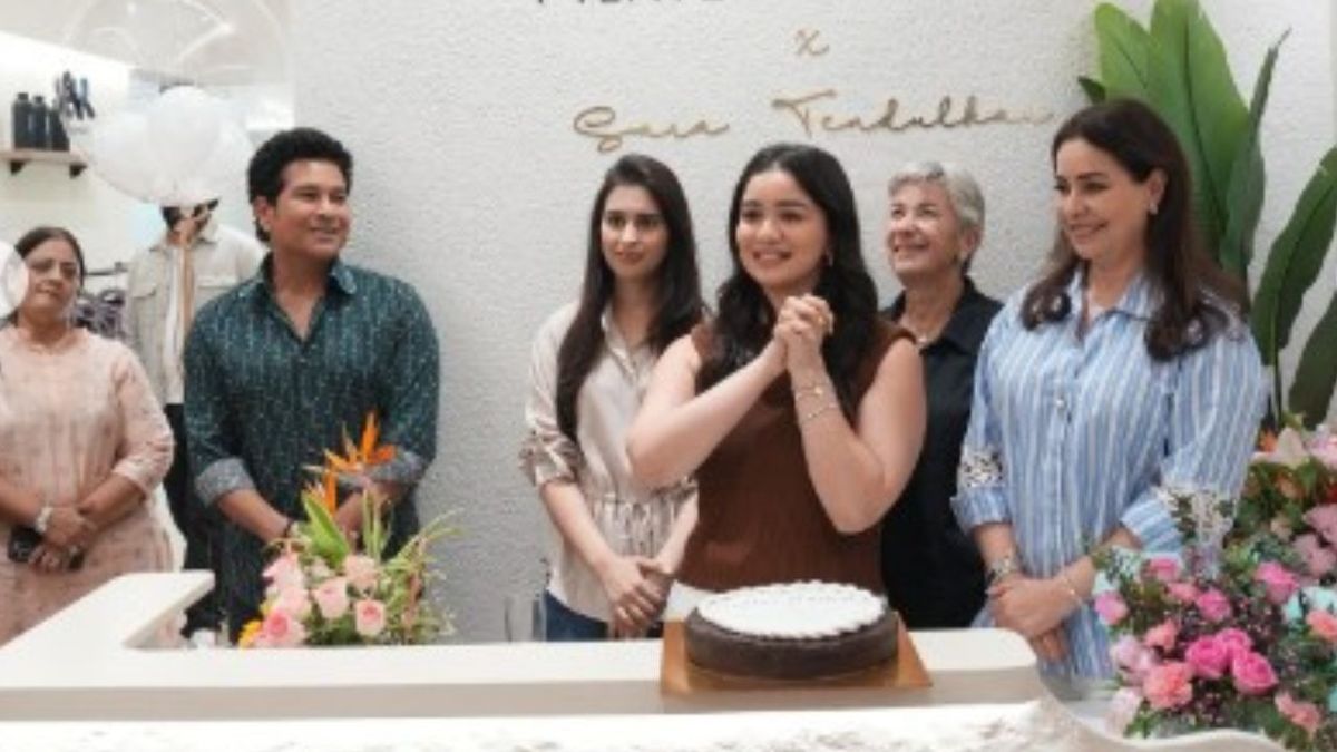 Sport : सचिन तेंदुलकर ने पहली बार होने वाली बहु और अर्जुन की मंगेतर सानिया चंडोक के साथ फोटो की शेयर, सारा-अंजली भी मौजूद #INA