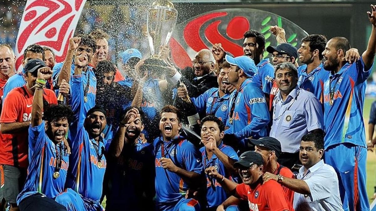 Sport : क्यों वर्ल्ड कप 2011 के फाइनल में युवराज से पहले धोनी को सचिन तेंदुलकर ने भेजा? किया बड़ा खुलासा #INA