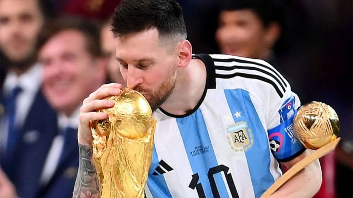 Sport : Lionel Messi: GOAT इंडिया टूर 2025 के तहत भारत पहुंचे लियोन मेसी, स्वागत के लिए उमड़ा जनसैलाब #INA