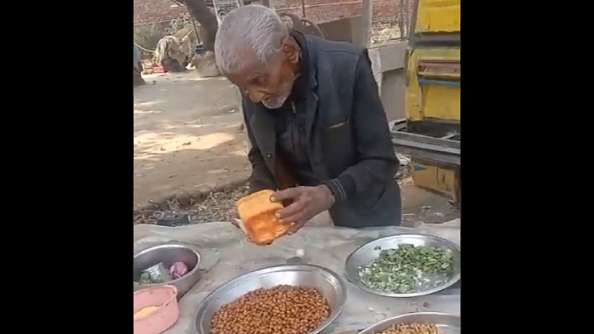 98 की उम्र में चने बेच रहे बाबा की वीडियो वायरल, वजह जान आप भी रह जाएंगे दंग