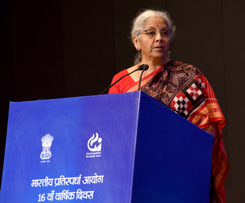 करदाताओं की सेवा करना अधिकारियों का कर्तव्य : वित्त मंत्री सीतारमण