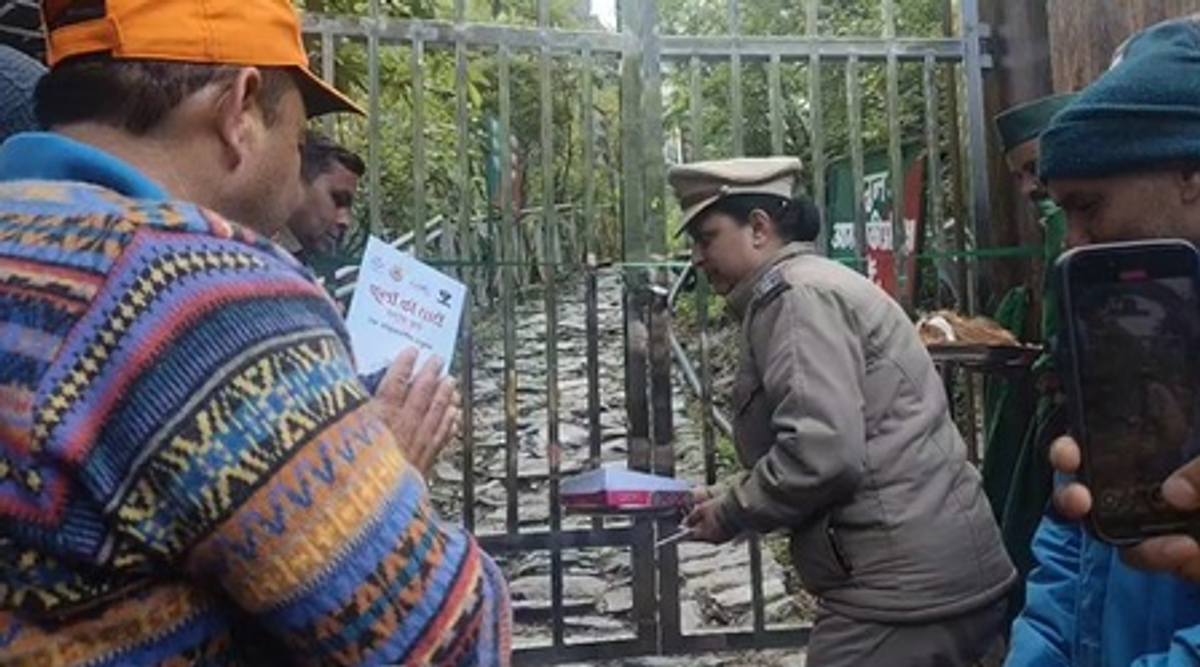 उत्तराखंड के चमोली में सैलानियों के लिए खुली फूलों की घाटी