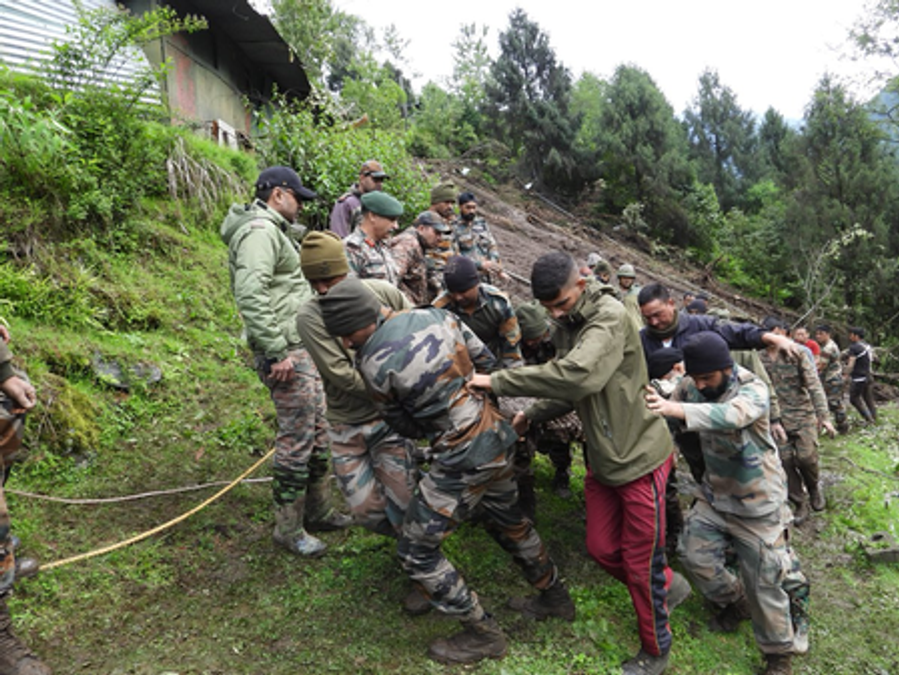 सिक्किम में भूस्खलन से तीन जवानों की मौत, छह लापता