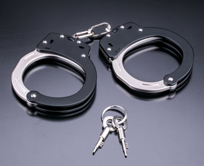 पुलिस बैरिकेड को गाड़ी से बांधकर खींचने वाले तीन आरोपी गिरफ्तार (लीड-1)