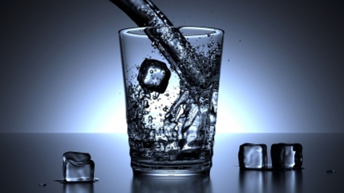 सुबह उठते ही लोग क्यों पीते हैं पानी? क्या है इसका दिमाग से कनेक्शन!