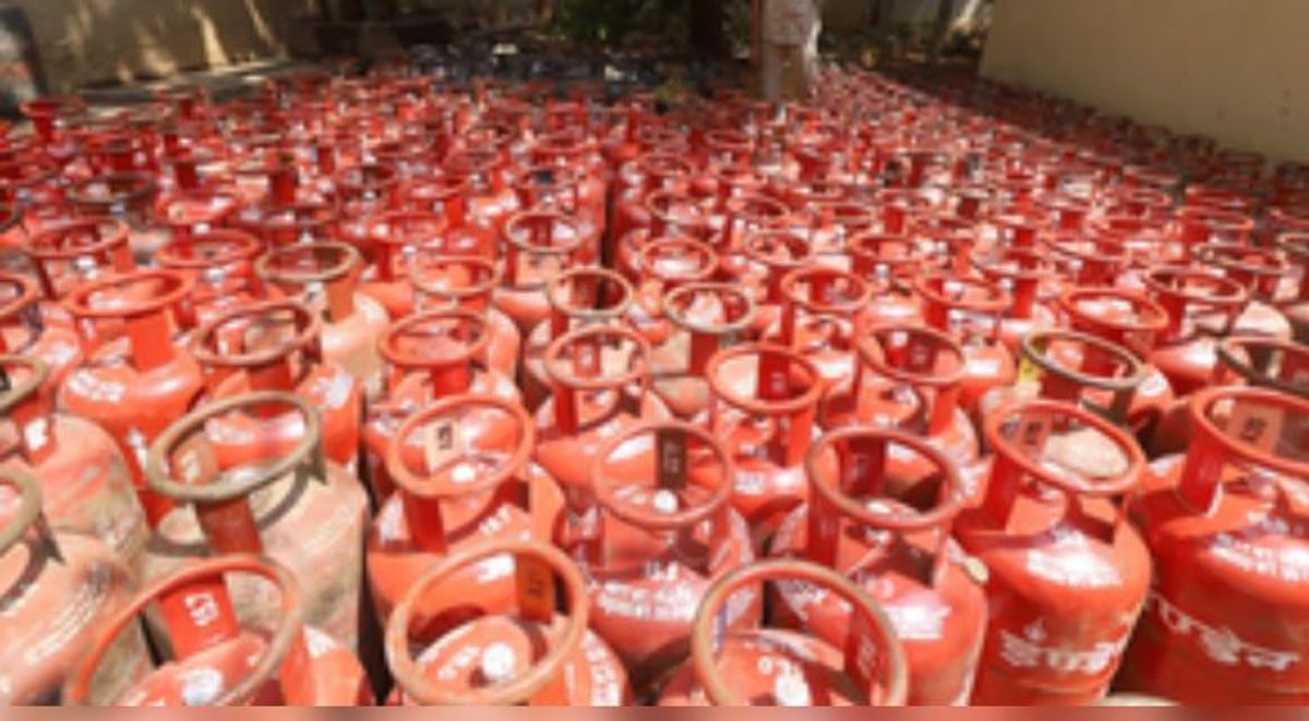 Govt extends LPG cylinder booking interval to curb hoarding