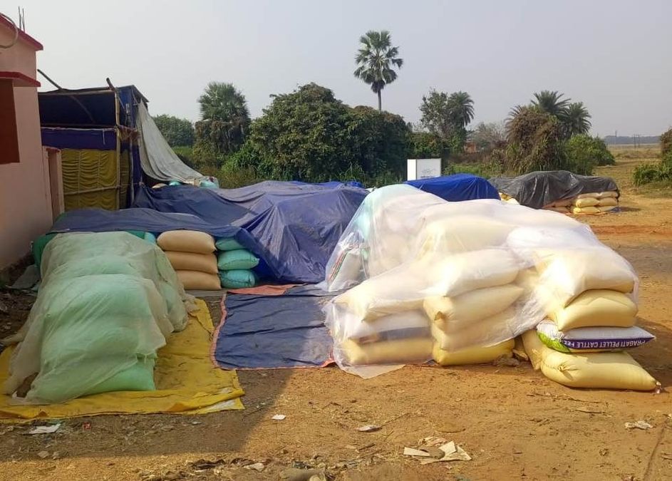 Farmer Problem: ଆସୁନି ମିଲର, ୨୭ ଦିନ ହେଲା ମଣ୍ଡିରୁ ଉଠୁନି ଧାନ:ଶୀତ କାକରରେ ଖୋଲା ଆକାଶ ତଳେ ଚାଷୀ