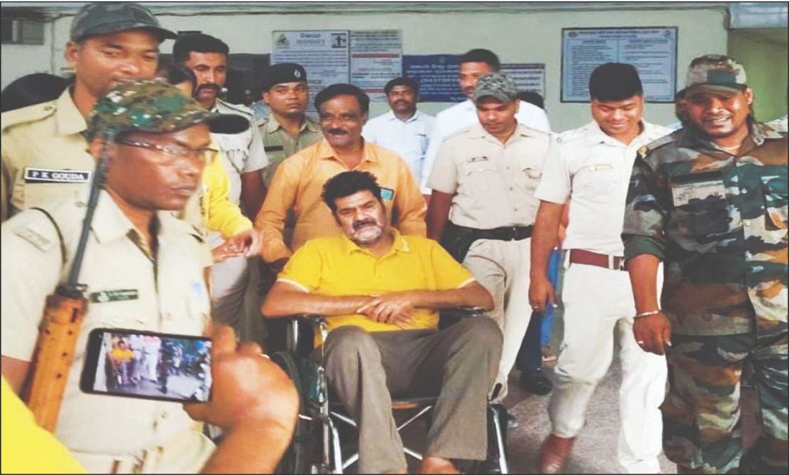 MKCG medical: ବଡ଼ଡାକ୍ତରଖାନାରେ ହାଇଡ୍ରାମା: ଅସ୍ତ୍ରୋପଚାର ବିନା ବିକ୍ରମଙ୍କୁ ବ୍ରହ୍ମପୁର ଜେଲ୍‌କୁ ଫେରାଇନେଲେ