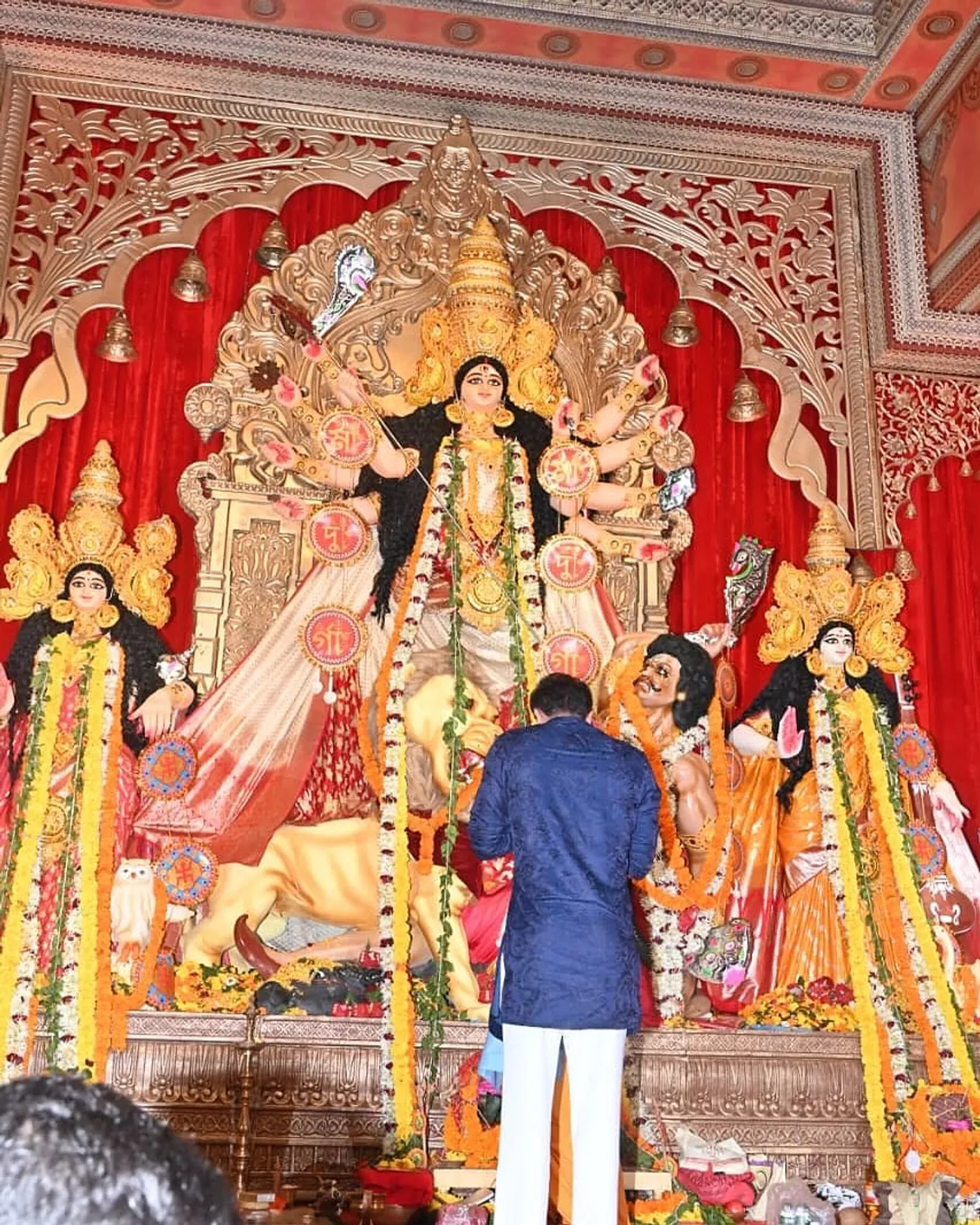 Ranbir Kapoor Seeks Blessings with Ayan Mukerji
