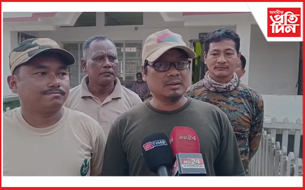 বন বিভাগৰ অভিযান : কাঠৰ কুণ্ডাসহ নাঁও জব্দ