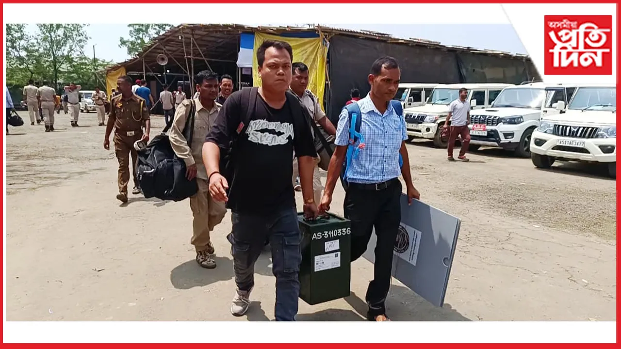 কাছাৰত আজিয়েই ৫০৫ টা ভোট কেন্দ্ৰলৈ ৰাওনা ভোট কৰ্মীৰ...
