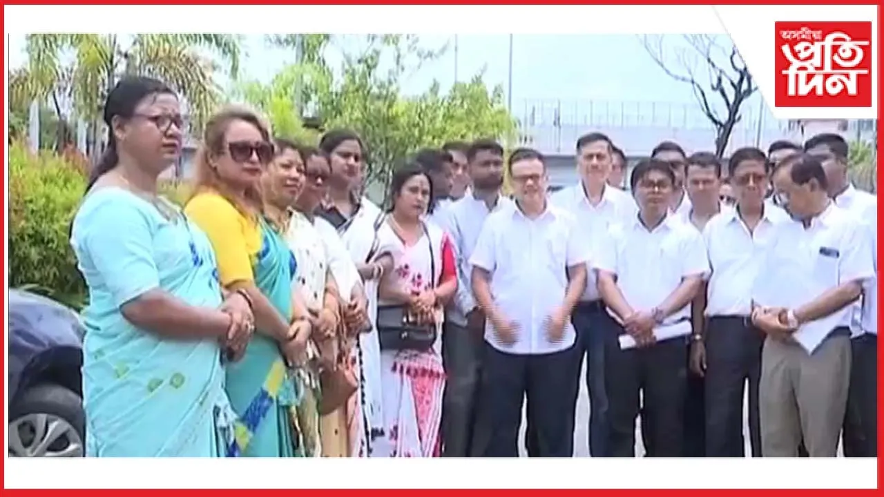 অনুসূচিত জাতিৰ ১৩ সংগঠনৰ সৈতে বৈঠক পীযুষ হাজৰীকাৰঃ সকলো প্ৰতিবাদী কাৰ্যসূচী প্ৰত‍্যাহাৰ