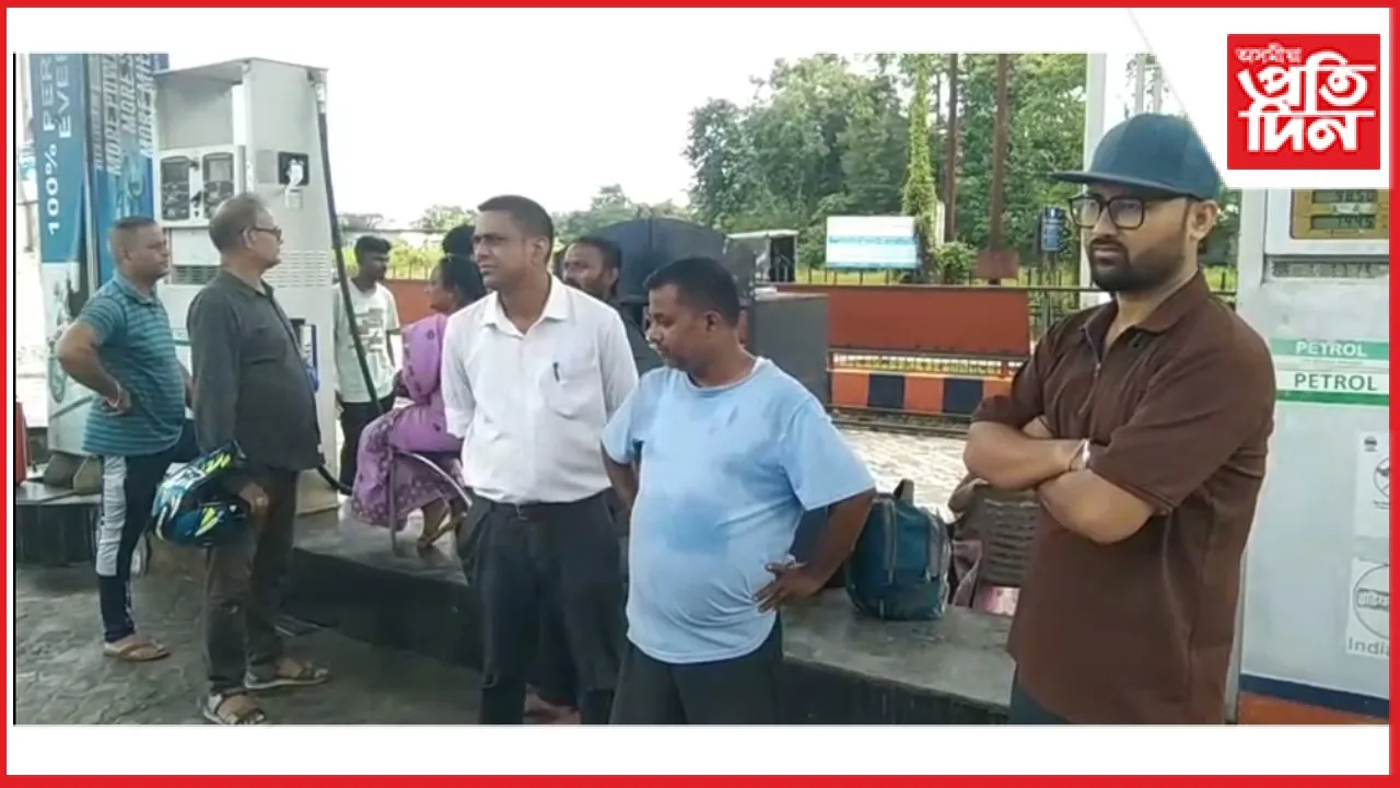 তেজপুৰ কুণ্ডাৰবাৰীৰ তেল ডিপোত পেট্ৰ'লৰ সৈতে মিহলালে পানীঃ বিকল ১২ খনৰো অধিক বাহন