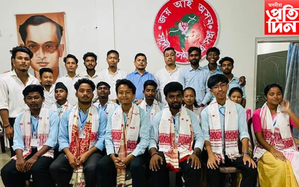 সোণাৰি কমাৰ্চ কলেজৰ সাধাৰণ নিৰ্বাচনত আছুৰ জয়লাভ... 