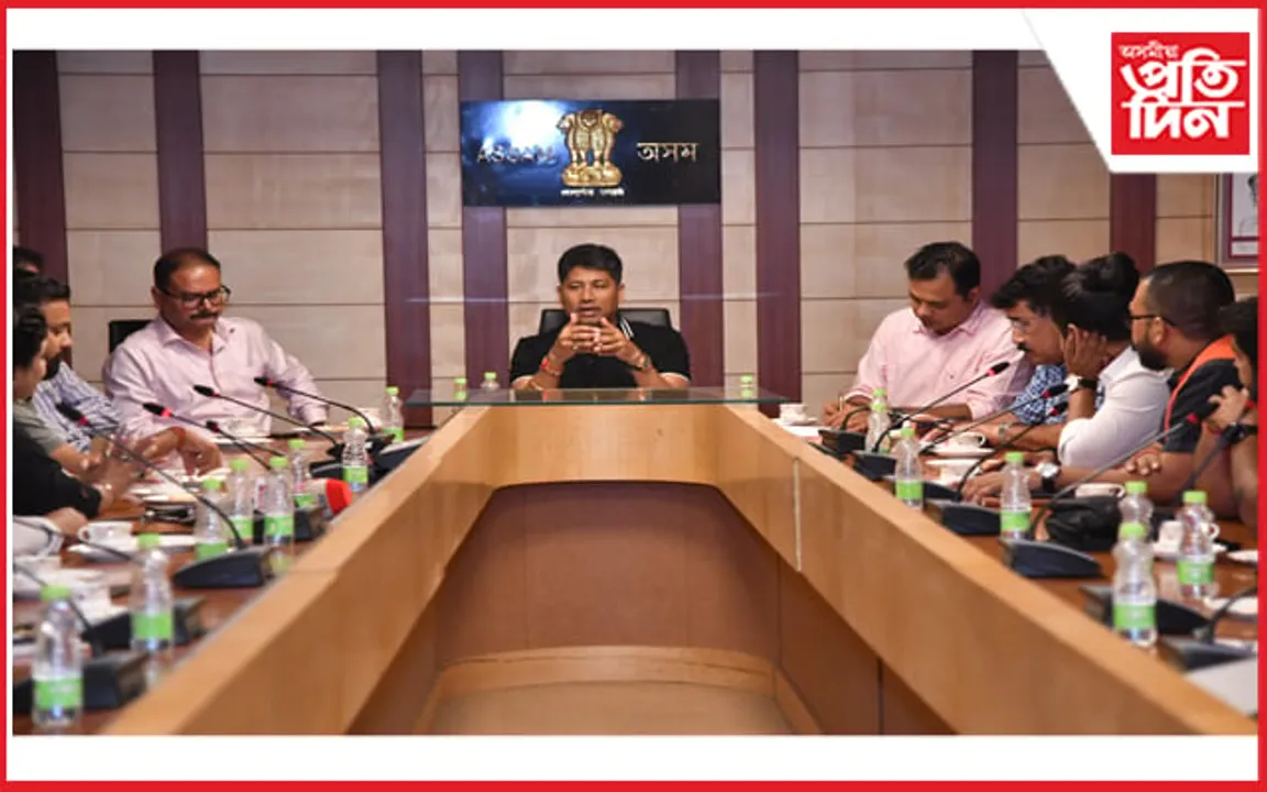 দিল্লীত মন্ত্ৰী পীযুষ হাজৰিকাই লাচিত বৰফুকনৰ ৪০০ বছৰীয়া জয়ন্তীৰ সামৰণি অনুষ্ঠানৰ প্ৰস্তুতিৰ বুজ লয়...
