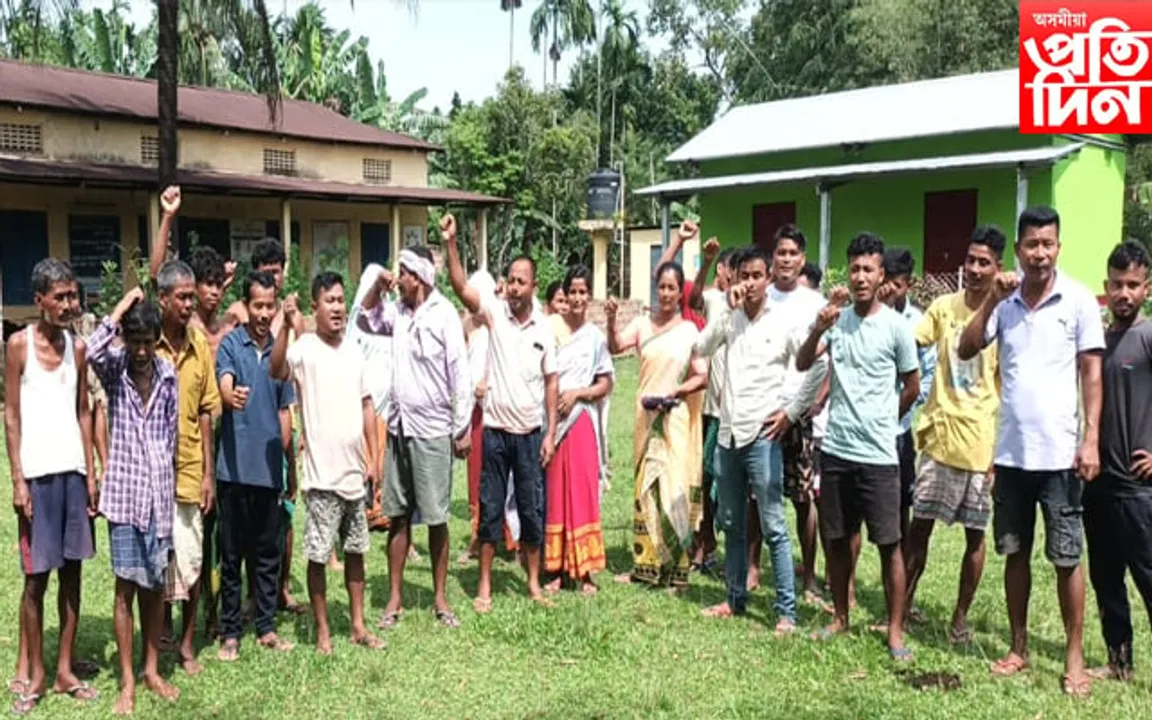 কাইঠপাৰা প্ৰাথমিক বিদ্যালয়ৰ প্ৰধান শিক্ষয়িত্ৰীক শাস্তিমূলক বদলিৰ দাবী ৰাইজৰ...