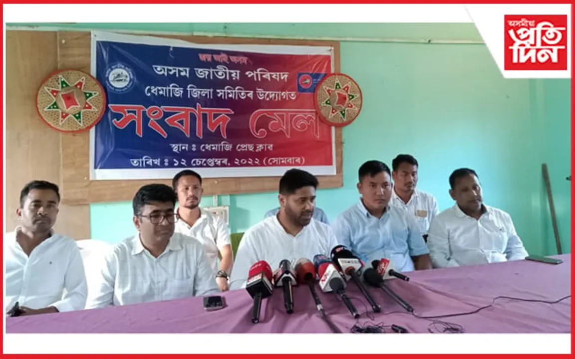 অসমত দালালে চলাইছে নিযুক্তিৰ বেহা ! চাকৰিৰ দালাল গ্ৰেপ্তাৰে প্ৰমাণ কৰিলে ভিক্টৰ দাসৰ অভিযোগৰ সত্যতা