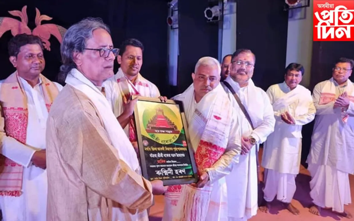 নগাঁৱত বটদ্ৰবা শৈলীৰে ৰুক্মিনী হৰণ প্ৰদৰ্শন...