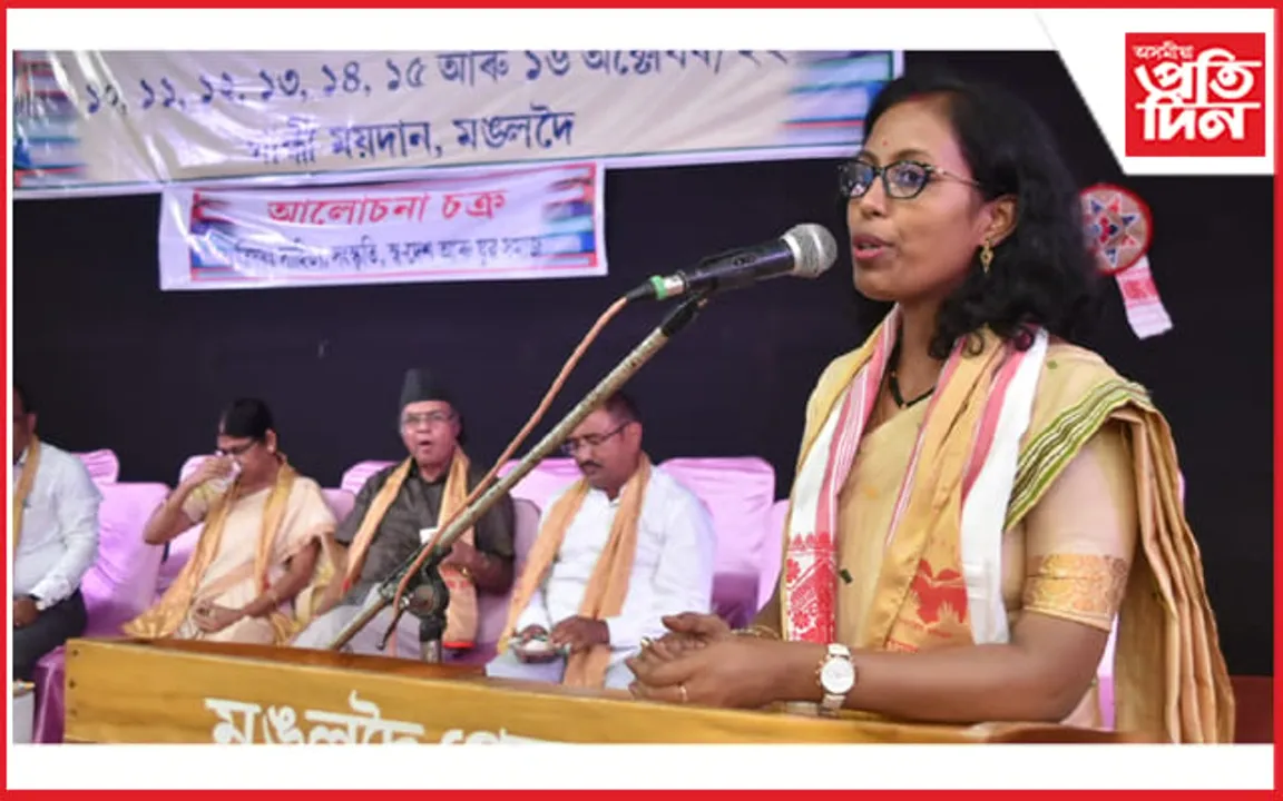 কবিতা ,সাহিত্য আলাপৰে মুখৰিত মঙলদৈ গ্ৰন্থমেলাৰ চতুৰ্থ দিন...