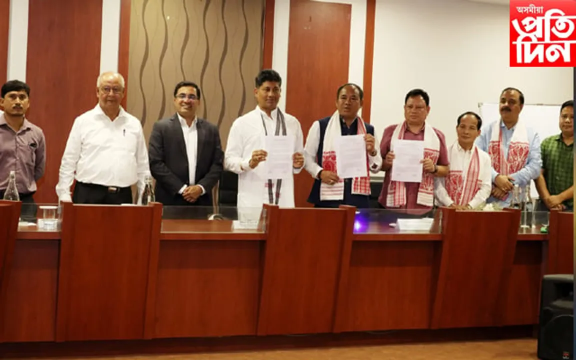 অসম-অৰুণাচল প্ৰদেশ সীমা সমস্যা সমাধানৰ বৈঠকত মন্ত্ৰী পীযুষ হাজৰীকা আৰু অৰুণাচল প্ৰদেশৰ মন্ত্ৰী মামা নাটুঙ...