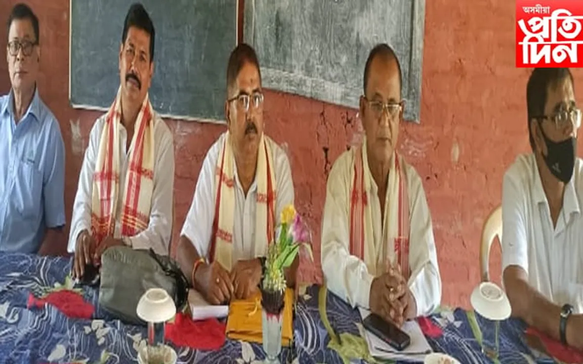 নগাঁৱৰ কাকতি গাঁও উ: মা: বিদ্যালয়ৰ নতুন পৰিচালনা সমিতিক দায়িত্বভাৰ অৰ্পণ...