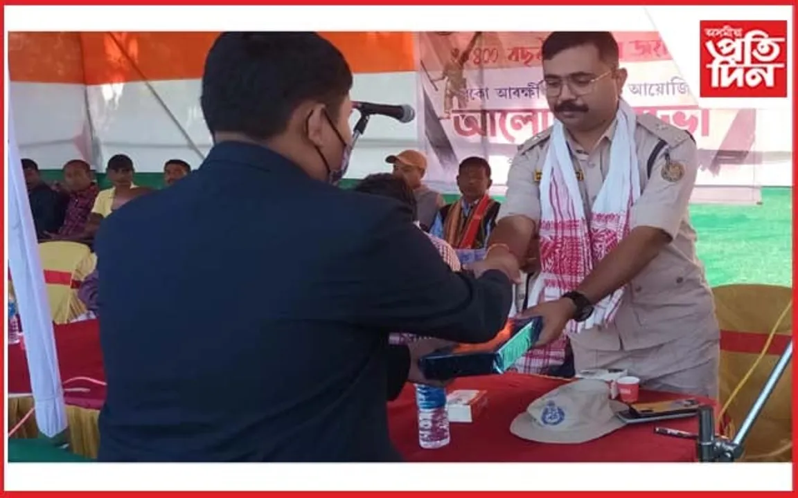 লাচিত বৰফুকনৰ ৪০০ সংখ্যক জন্ম জয়ন্তী উপলক্ষে অনুষ্ঠিত ৰচনা প্ৰতিযোগিতাৰ পুৰস্কাৰ বিতৰণ...