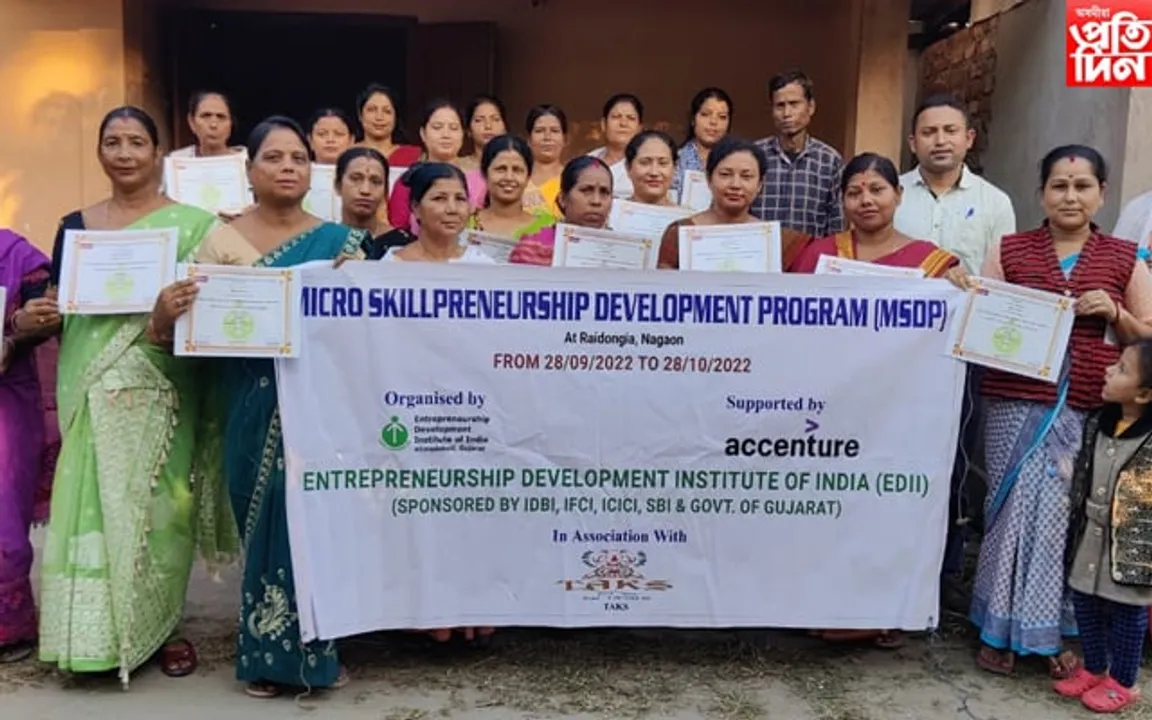 পানী মেটেকাত পৰা প্ৰস্তুত কৰা সামগ্ৰী নিৰ্মাণৰ প্ৰশিক্ষণ শিবিৰৰ সামৰণি... 