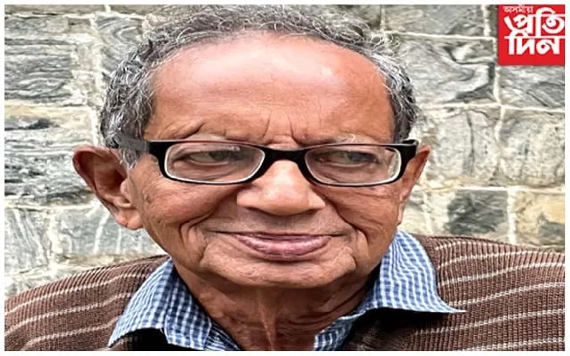 বিশিষ্ট কথাশিল্পী ড০ প্ৰণৱজ্যোতি ডেকালৈ অসম প্ৰকাশন পৰিষদ সাহিত্য বঁটা-২০২২