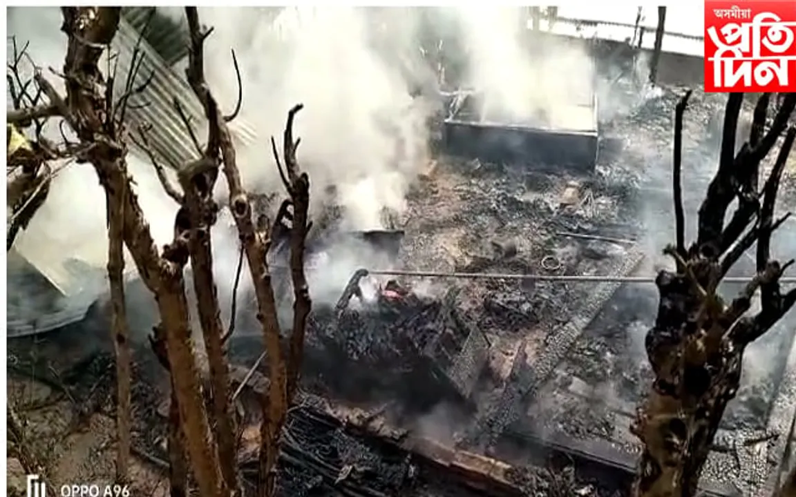 মন্দিৰত জ্বলোৱা বন্তিৰ পৰাই অগ্নিকাণ্ডৰ সূত্ৰপাত, ভস্মীভূত সকলো...