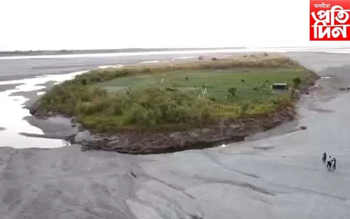 অস্বাভাৱিকভাৱে শুকাইছে মহাবাহু ব্ৰহ্মপুত্ৰ... 