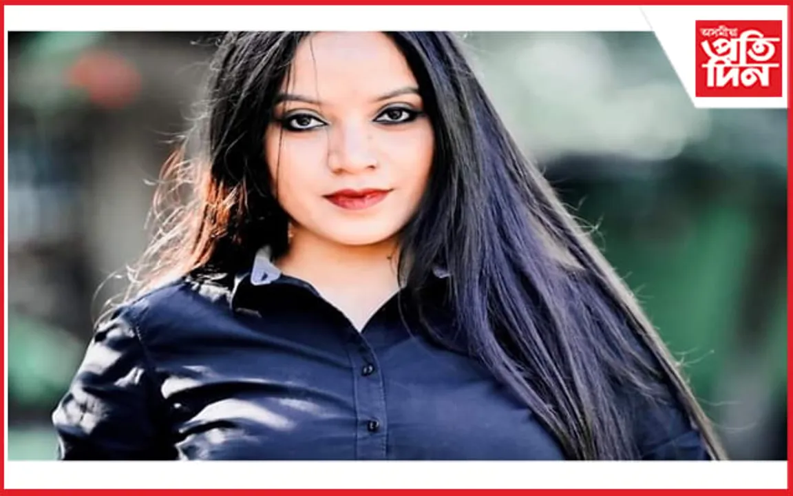 বুকুৰ বুটাম খুলি থমঃ সাৰদা