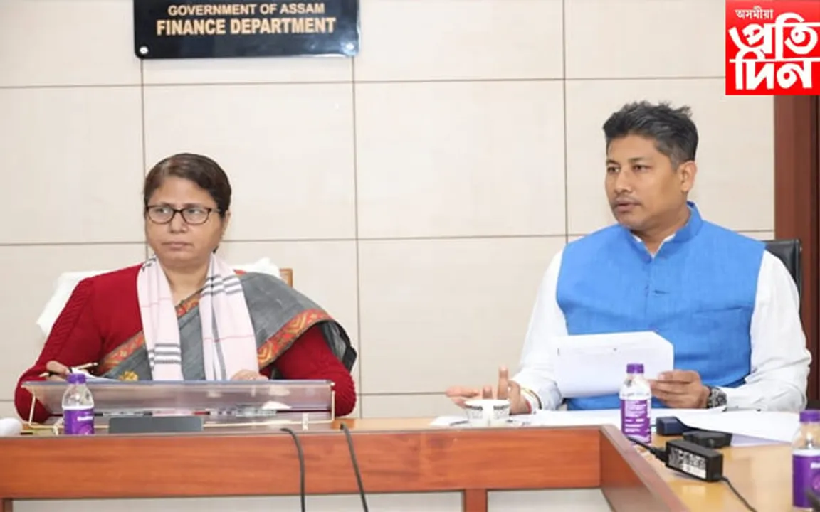 বাজেট অধিৱেনৰ পূৰ্বে জনতা ভৱনত বিশেষ বৈঠক...