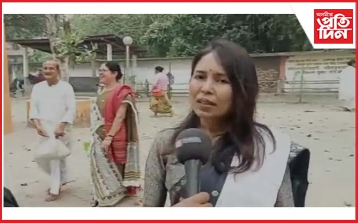 ভিলেজ ৰকষ্টাৰ পাৰ্ট ২ নিৰ্মাণৰ প্ৰাকমুহূৰ্তত গুৰুজনাৰ আশীৰ্বাদ বিচাৰি বটদ্ৰৱাত উপস্থিত ৰীমা দাস...