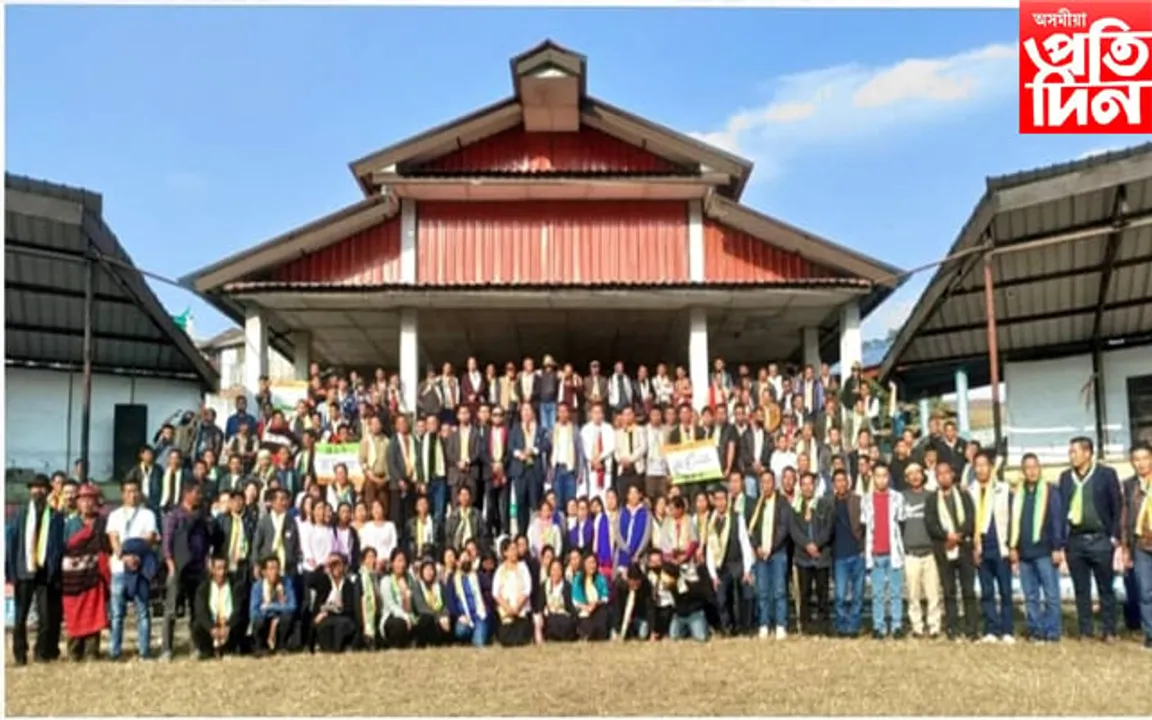 দলীয় টিকট নিদিয়াৰ পৰিণতি!  বিজেপিত সমূহীয়া পদত্যাগৰ জোৱাৰ...