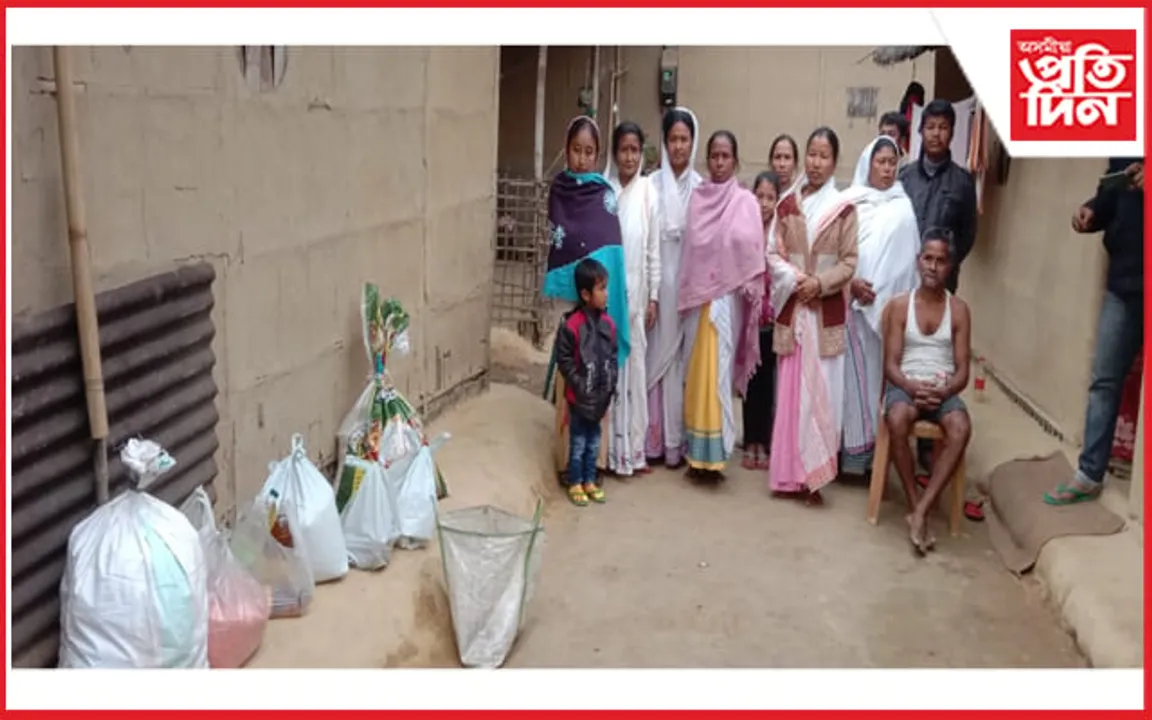 এখন গাঁৱৰ দুৰ্দশা : আজিও গাঁৱবাসীৰ ঠিকনা আশ্ৰয় শিবিৰ...  