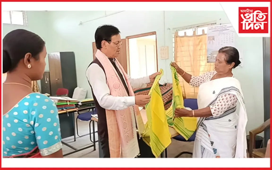 চিৰাঙত মন্ত্ৰী উৰ্খাও গৌৰা ব্ৰহ্মৰ স্ব-নিৰ্ভৰ নাৰী কেন্দ্ৰ পৰিদৰ্শন...