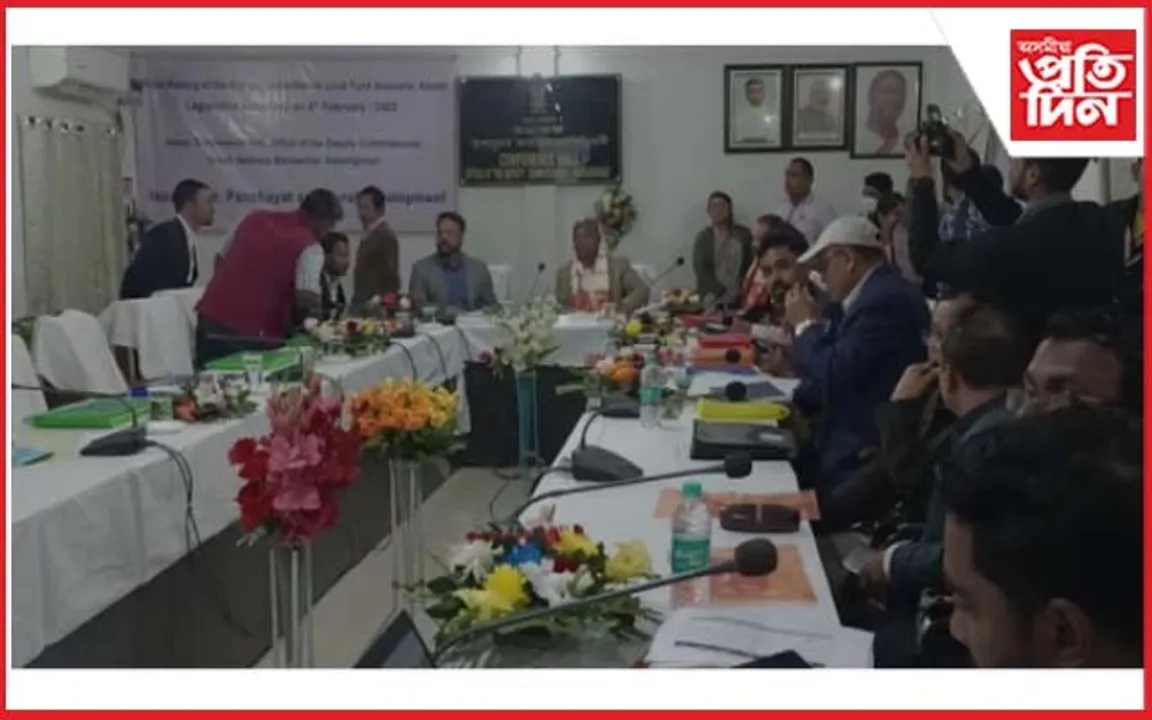 হাটশিঙিমাৰী জিলা উপায়ুক্তৰ কাৰ্যালয় সভা কক্ষত বিধায়কৰ পৰ্যালোচনা সভা