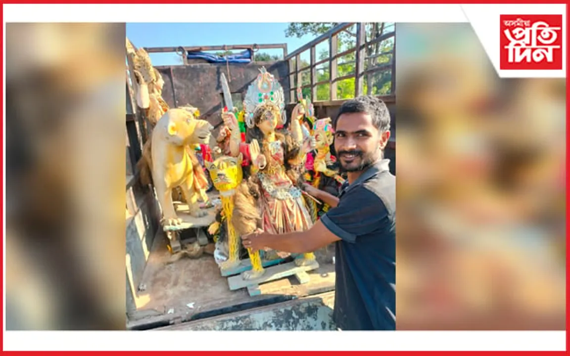 পথৰ কাষৰ প্ৰতিমা নৈত বিসৰ্জন দিয়া মানুহজন...