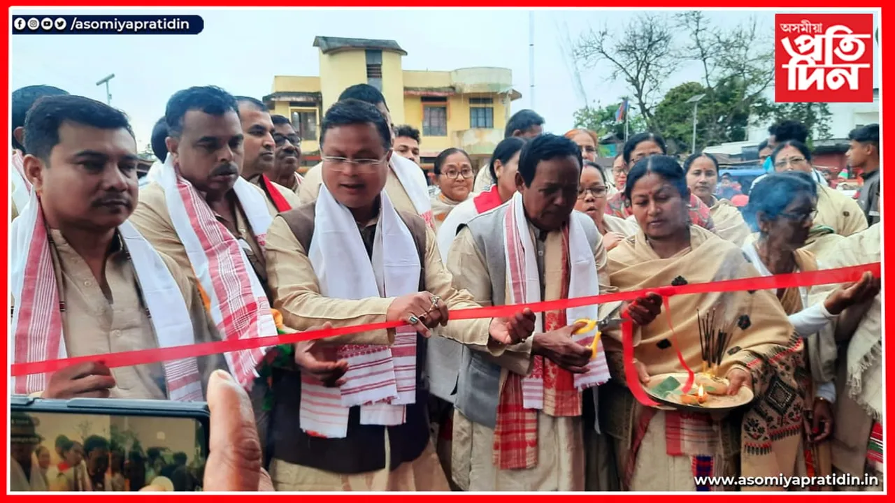 ঢকুৱাখনাত ফাট বিহু কাৰ্যালয় দ্বাৰ উদ্বোধন... 