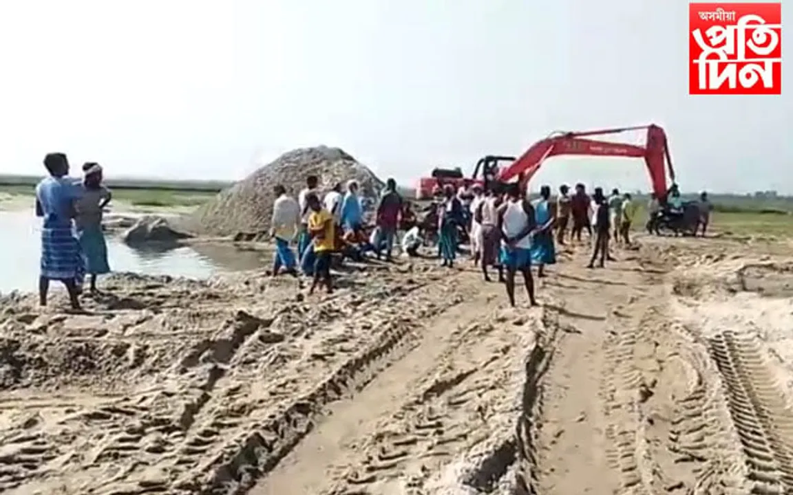 বনবিভাগৰ নিষ্ক্ৰিয়তাত আই নৈৰ বুকুত শিল-বালিৰ অবৈধ খনন...