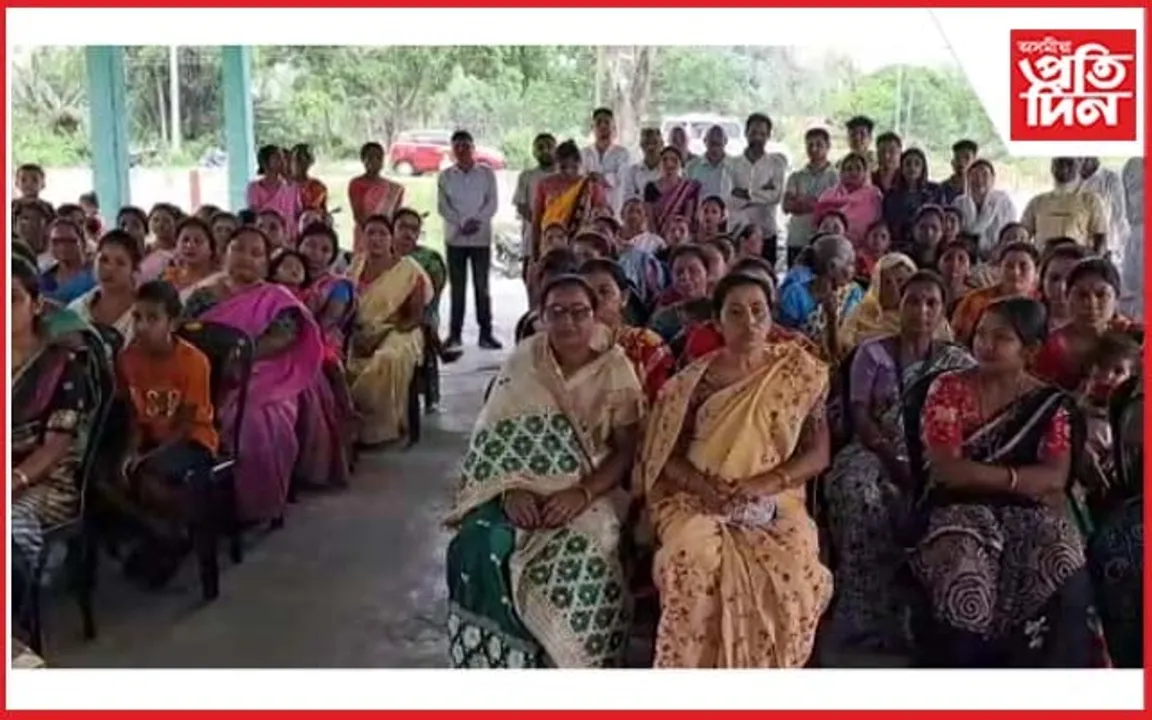 চতিয়া সমষ্টিত সহস্ৰাধিক শ্ৰোতাৰ মাজত  'মন কি বাত'ৰ শততম খণ্ড 