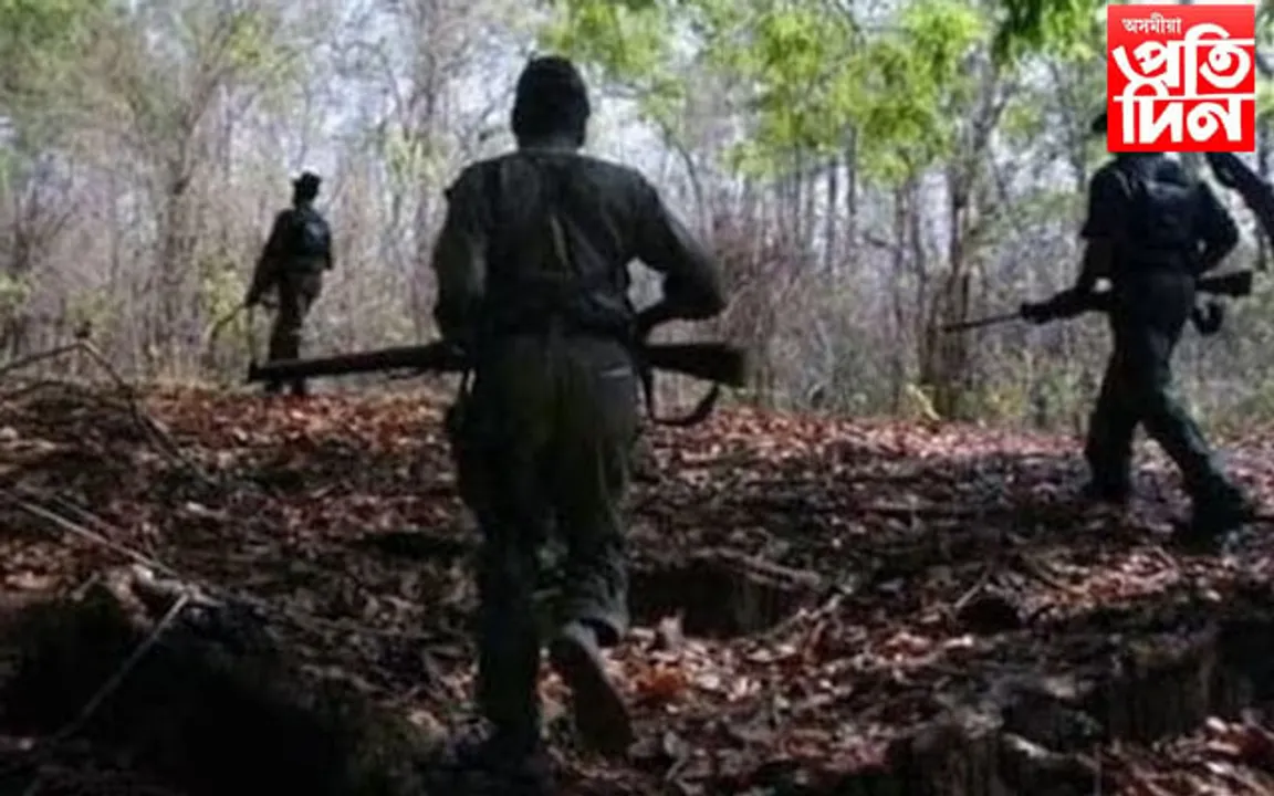 মাওবাদীৰ আক্ৰমণত ১০ জোৱানসহ ১১ জনৰ মৃত্যু...