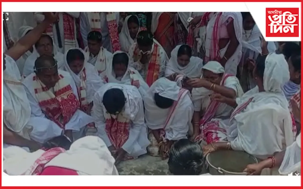 দেৰগাঁৱত সমূহীয়াকৈ বিয়াত বহিল ২০ যোৰা দৰা-কইনা...