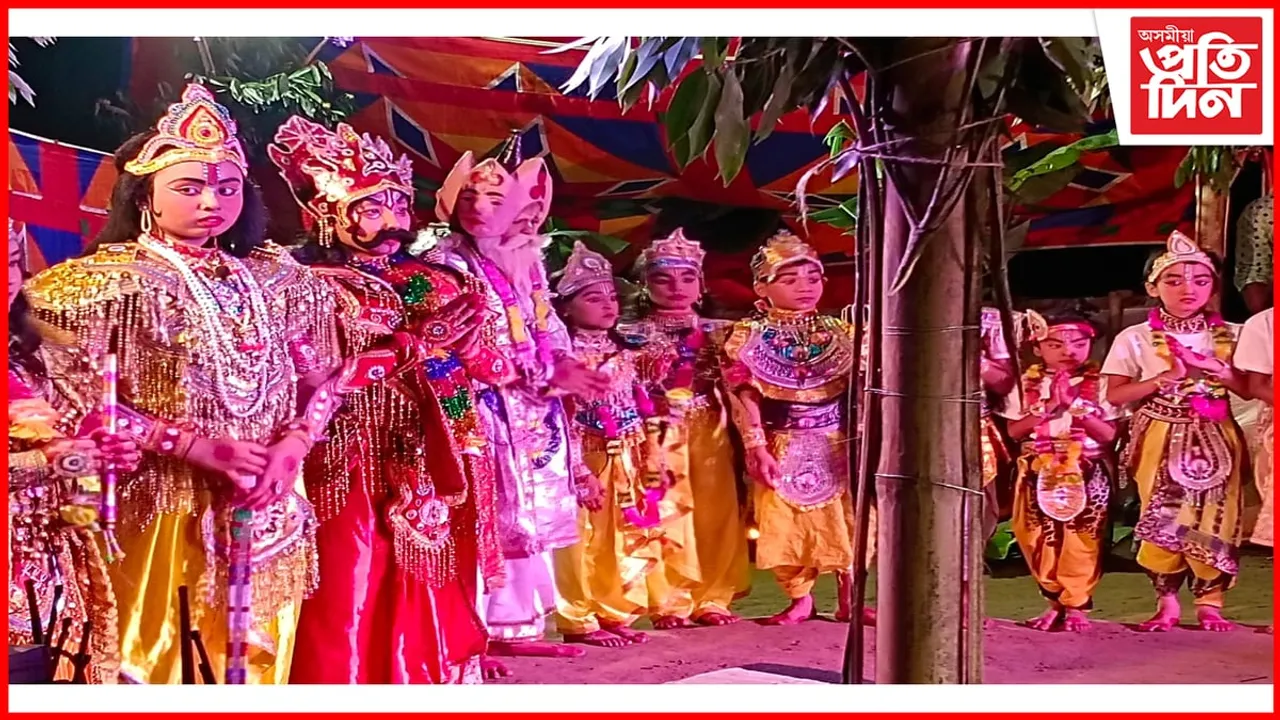 ধেমাজিত থিয়েটাৰী  ৰং থিয়েটাৰী ধঙৰ সাংস্কৃতিক গোষ্ঠীৰ শিক্ষাৰ্থীসকলৰ দ্বাৰা ভাঙনা প্ৰদৰ্শন...