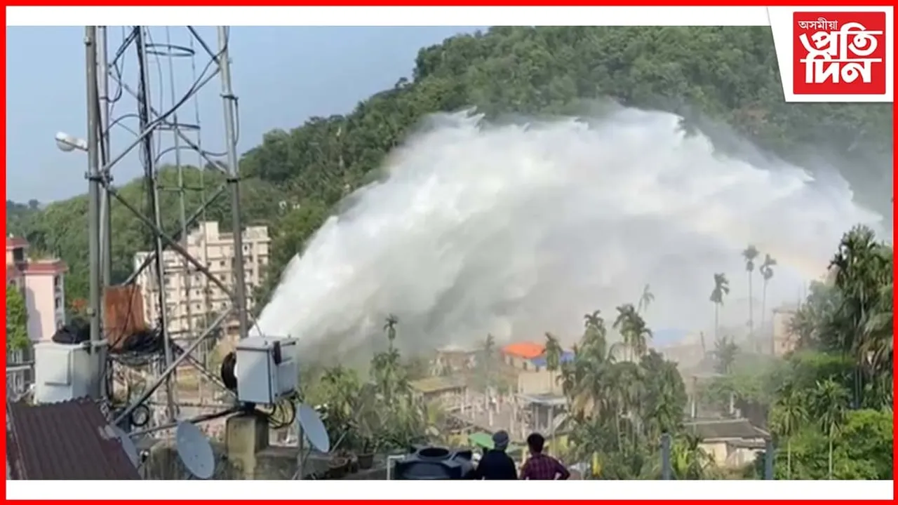 খাৰঘুলিত জলবিস্ফোৰণ : মন্ত্ৰী যোগেন মোহনৰ সাহাৰ্য ঘোষণা