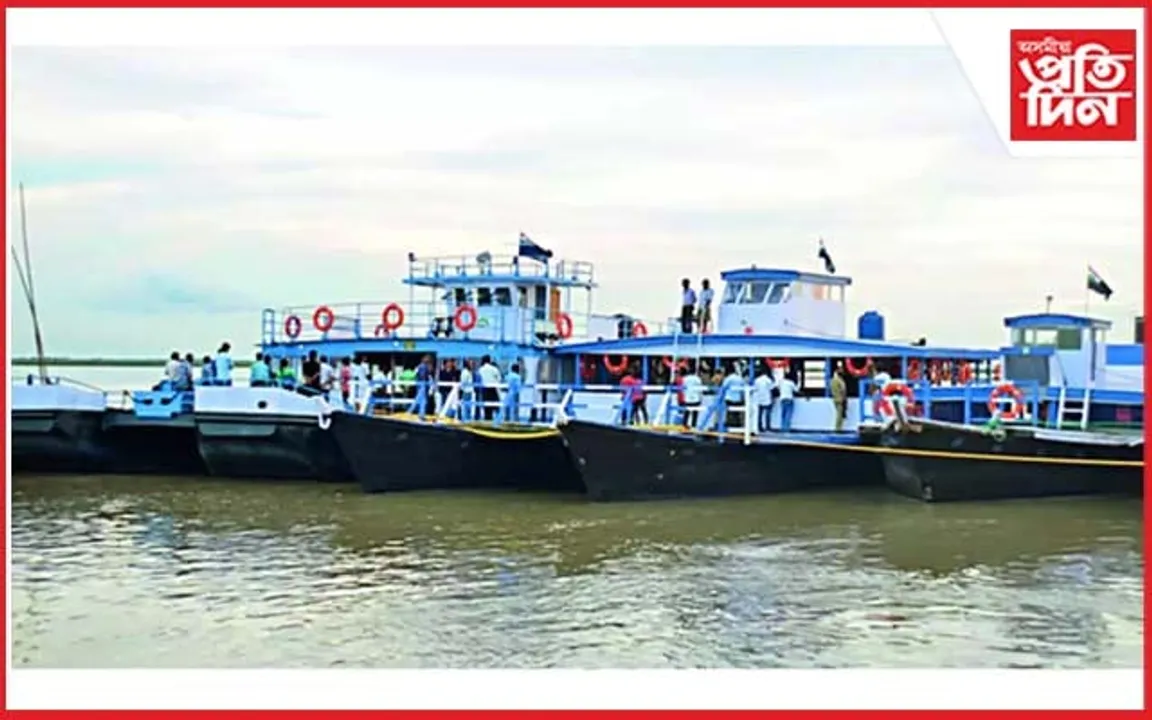 ব্রহ্মপুত্রৰ মাজত আবদ্ধ যাত্রীবাহী ফেৰী...