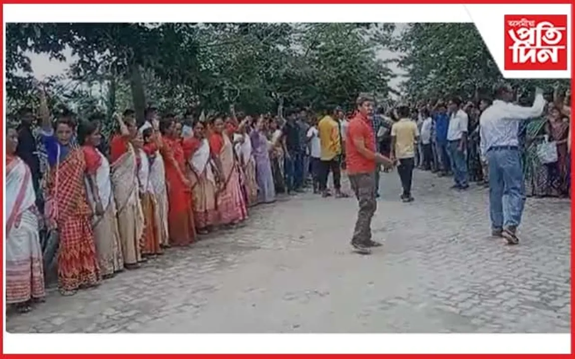 ৮ জন প্ৰতিবাদকাৰীৰ গোচৰ প্ৰত্যাহাৰৰ দাবীত বোকাখাতত ৰাইজৰ বিশাল সমদল...